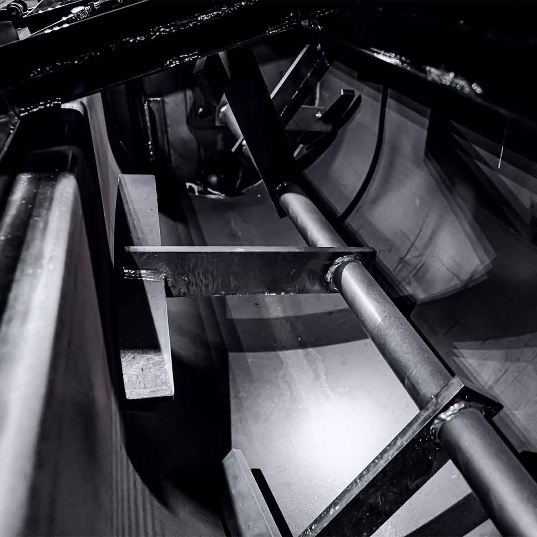 full sweep hydraulic agitation with micro switch to stop agitation when the lid is opened